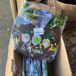 St. Patrick's Day Welcome Sign with Gnomes set of 10 units